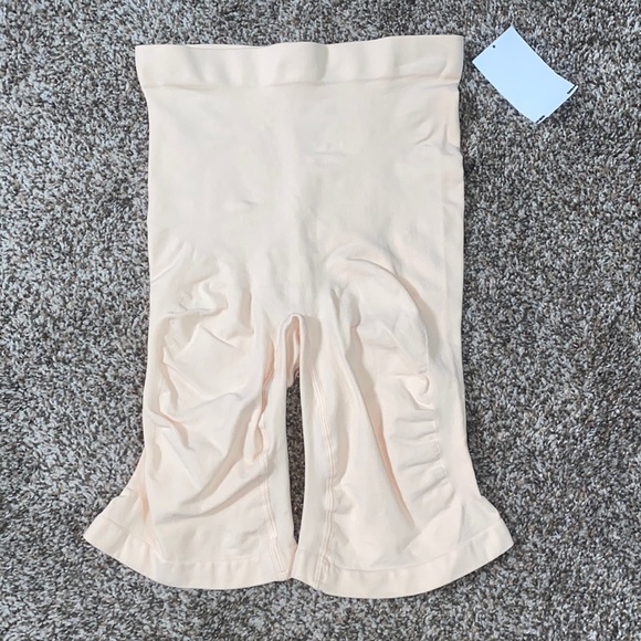 NWT SKIMS Seamless Sculpting Midthigh Shapewear Shorts - Picture 1 of 3